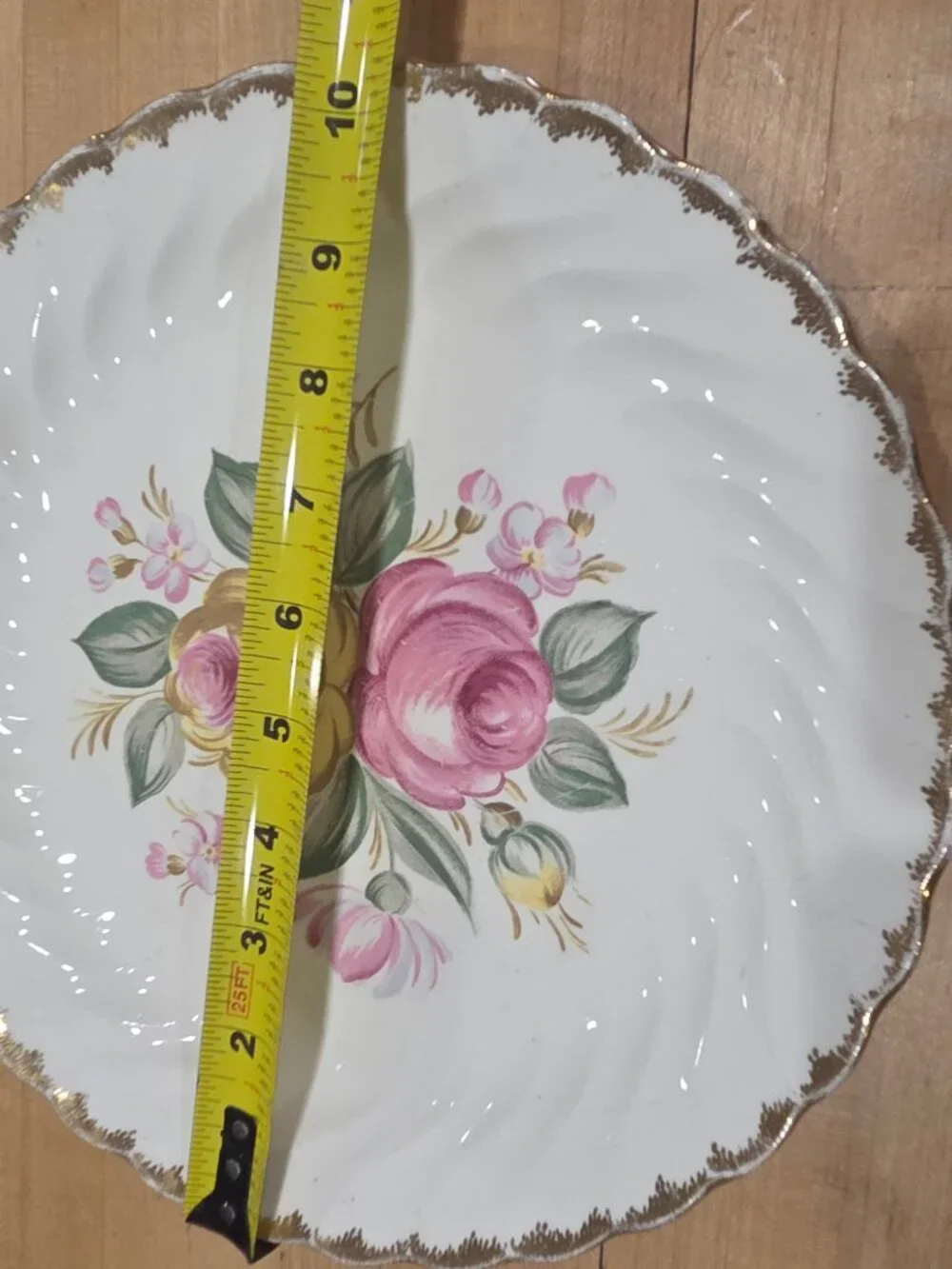Vintage Royal China Quban Royal Swirl Floral Dinner Plate 10 Inch